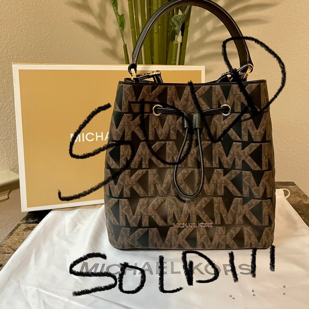 SOLD!!! Michael Kors Medium Suri Logo Bucket Messenger “Very Good Condition”